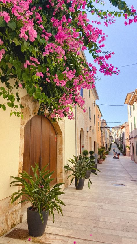 Mallorca Spain Beach, Brazil Outfit Ideas, Brazil Outfit, Mallorca Aesthetic, Mallorca Summer, Alcudia Beach, Mallorca Beaches, Girl Surfing, Spain Mallorca