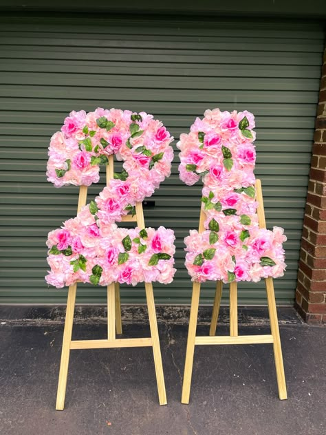 21 numbers created with flowers on easels 21st Birthday Flower Decorations, 21st Number Sign, Grad Party Aesthetic Pink, 21 Flower Numbers, Flower Numbers Birthday, 21st Birthday Ideas Flowers, 21 Birthday Pink Theme, Diy Birthday Number Sign, Flower Numbers Diy