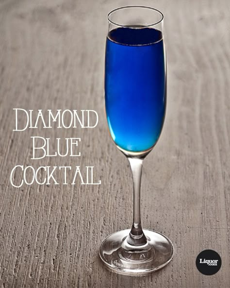 Blue Themed Cocktails, Dark Blue Cocktails Drink, Alcoholic Drinks Blue, Blue Gin Cocktail, Simple Blue Cocktails, Blue Alcoholic Drinks, Blue Gin, Cocktail Original, Blue Wedding Ideas