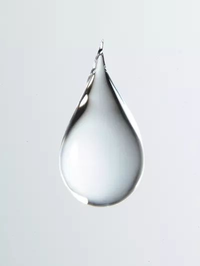 Water Drop Aesthetic, Water Drop Quotes, Water Drop Illustration, Water Drops Photography, Drop Drawing, Water Dropping, Atoms And Molecules, Water Drop Photography, Drop Water