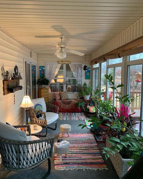 25 Modern And Elegant Indoor Sunroom Ideas You Will Love Balcony Sunroom Ideas, Screen Room Addition, Sunroom Garden Ideas, Tiny House With Sunroom, Craftsman Sunroom Ideas, Terrace Glass Room Ideas, Patio Converted To Sunroom, Patio To Sunroom Conversion, Sunroom Seating Ideas