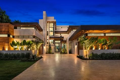 Millionaire Homes, Million Dollar Listing, Florida Mansion, Mansion Exterior, Luxury Mansions, Mansion Designs, Dream Mansion, Casa Exterior, Modern Mansion