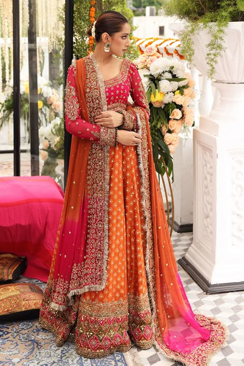 Mehndi Combination Dress, Orange And Purple Lehenga, Menhdi Dress, Purple Dresses For Wedding, Magenta Pink Bridal Lehenga, Mehndi Lehnga Designs, Mehndi Bridal Outfit, Bridal Mehndi Outfit, Light Purple Lehenga