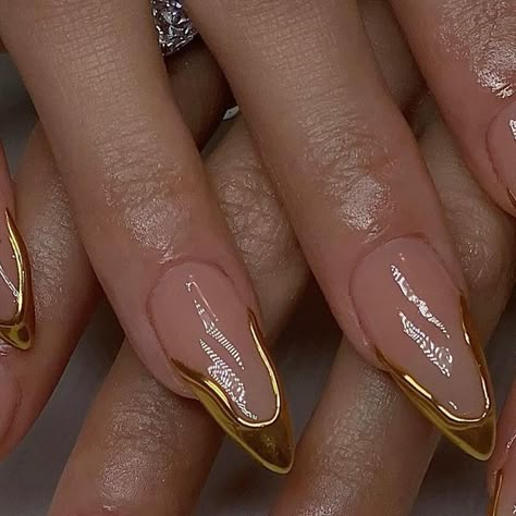 Yoko • ClawsxCollxtion on Instagram‎: "gold gold baby 𐙚˙⋆.˚ ᡣ𐭩  。 @apresnailofficial @dndgel  @daily_charme   #nails #naildesigns #nailinspo #nailart #nailtutorial #nailtrend #goldnails #frenchnails #3dnails"‎ Hollow French Tip Nails, 3d Gold Nails, Pearl Nails With Gold, Gold Tip Acrylic Nails, Gold And Pearl Nails, Gold Outline Nails, Gold Simple Nails, Nails For Gold Dress, Gold 3d Nails