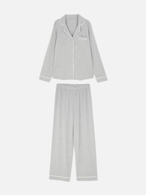 Sometimes it’s best to stick to the classics, aka these piped PJs! Primark Pjs, Cute Pijamas, Primark Pyjamas, Primark Outfit, Nightwear For Women, Winter Pjs, Satin Pjs, Cute Pjs, Winter Pajamas