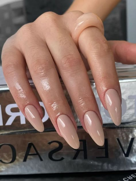 dark beige almond nails Glossy Beige Nails, Best Color For Almond Nails, Round Beige Nails, Beige Nail Designs Almond, Tan Acrylic Nails Almond, Beige Nail Color Ideas, Oval Nails Beige, Oval Beige Nails, Beige Nails Inspiration