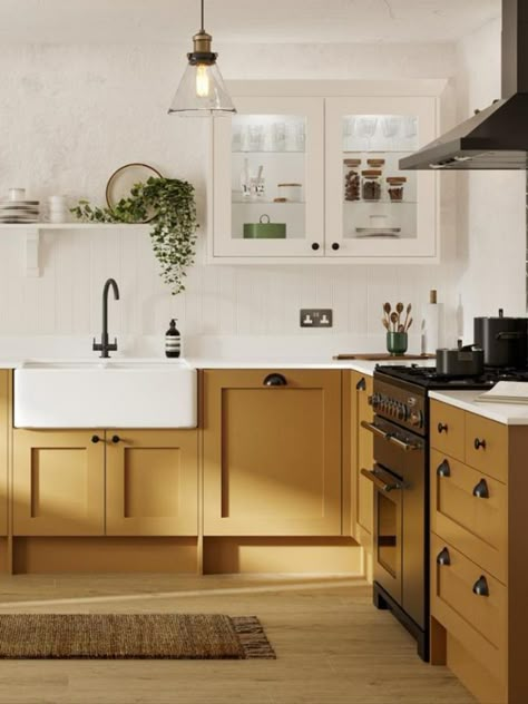 Kitchen décor ideas: earthy tones Mustard Kitchen, Mustard Yellow Kitchens, Yellow Kitchen Cabinets, Yellow Cabinets, Two Tone Kitchen, Yellow Kitchen, Shaker Kitchen, Bespoke Kitchens, Kitchen Color