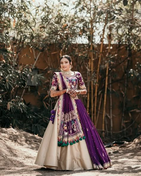 Godhbharai Outfit Indian, Marriage Chaniya Choli, Gagra Choli Fashion Weddings, Marriage Outfits For Women Traditional, Colour Full Lehenga, Wedding Chaniya Choli Indian Fashion, Marriage Chaniya Choli Design, Grahsanti Outfit For Bride, Wedding Chaniya Choli Designs