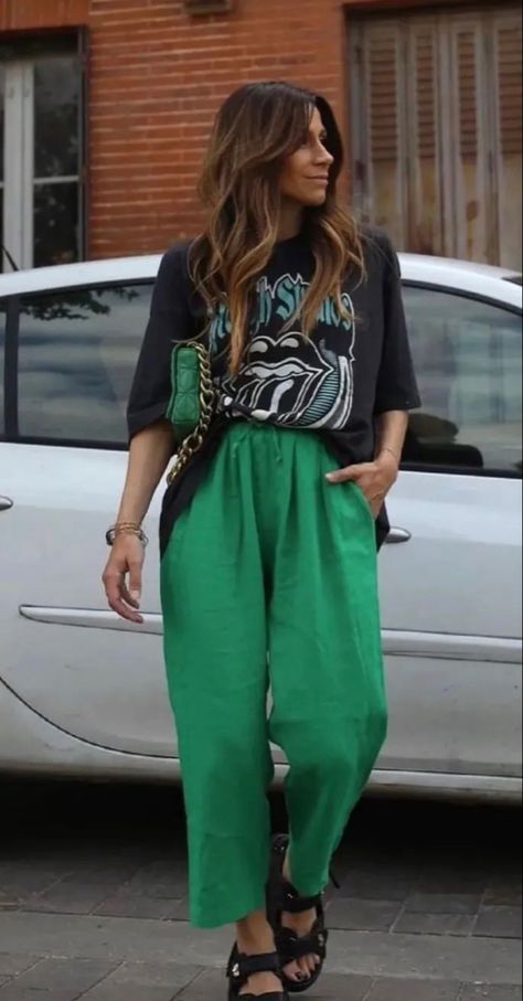 Utility Chic Fashion, Neon Fall Outfits, Comfy Outfits Colorful, Run The World Tv Show Outfits, Fun Outfit Ideas For Women, Street Style Hot Weather, Lime Green Winter Outfit, Edgy Colourful Outfits, Gaby Shrinking Outfits