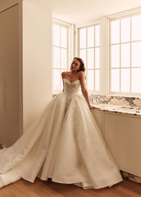 Wedding Dresses Silk Ballgown, Ballgown Wedding Dress With Bow, Wedding Dresses Poofy Cinderella, Wedding Dresses Old Money, Timeless Elegant Wedding Dress, Ballgown Wedding Dress Satin, Anastasia Wedding Dress, Dream Wedding Dresses Ball Gown Princesses, Satin Ballgown Wedding Dress