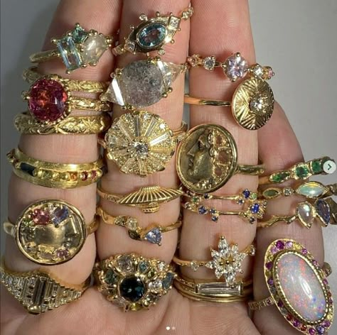 90s Prom Accessories, Jewelry Inspiration Aesthetic, Semi Precious Engagement Rings, Maximilist Jewelery, Jewelleries Aesthetic, Vintage French Jewelry, Mixed Metals Ear Piercings, Maximalist Wedding Ring, Hold Jewelry Aesthetic