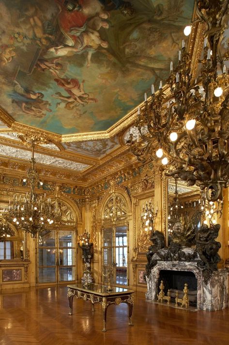 I've toured 8 historic Gilded Age mansions. Here are the most extravagant displays of wealth I've seen. Victorian Era Aesthetic, Vintage Mansion, Newport Mansions, Mansion Aesthetic, Gilded Glamour, Gilded Age Mansions, Vanderbilt Mansions, New York Central Railroad, Gilded Cage