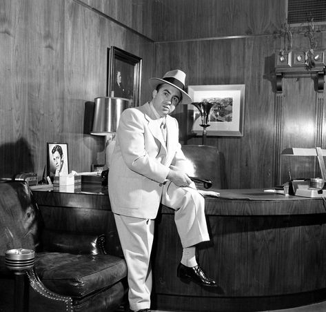 Mickey Cohen, 1949. Mickey Cohen, Bugsy Siegel, Gangster Squad, Real Gangster, Mafia Gangster, Wise Guys, Al Capone, Guys And Dolls, Life Pictures