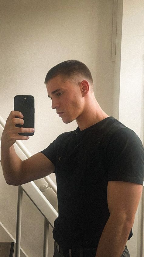 Buzzcut Aesthetic, Buzz Cut Boys, Long Buzz Cut, Buzz Cut For Men, Buzz Cut Styles, Buzz Haircut, Male Haircuts Curly, Buzz Cut Hairstyles, Mens Haircuts Short Hair