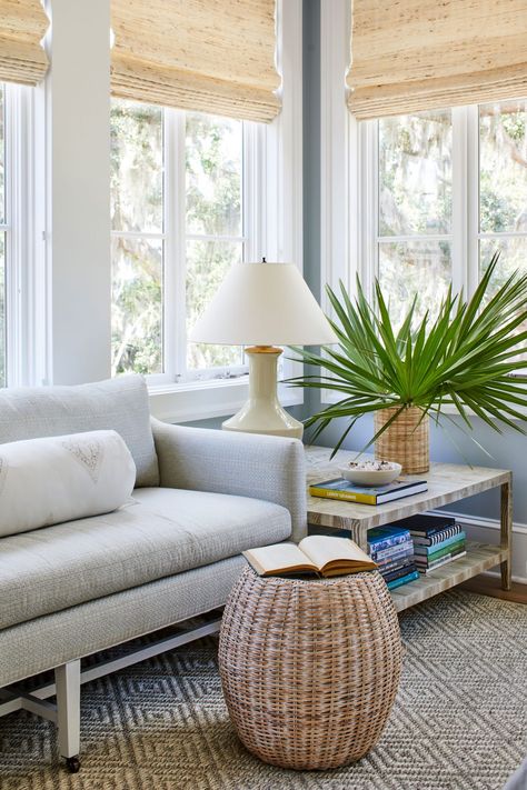 Southern Coastal Decor Living Room, Old Florida Home, Charleston Beach House, Southern Style Homes Interior, Southern Living Decor, French Country Living Room Ideas, Heather Chadduck, Fan Photography, Slipcovered Headboard