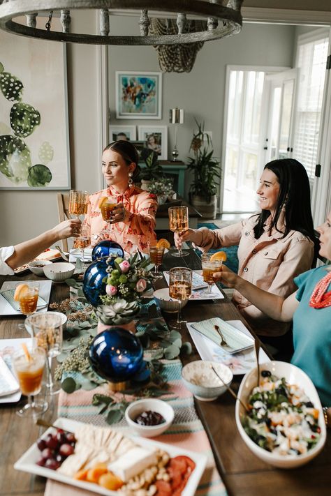 Hosting a Sunday Soiree for the girls. Sunday Soiree with At Home. Girls Soiree. Hosting the perfect Soiree for friends | KBStyled Home Hospitality, Dinner Party Vibes, Aesthetic Dinner Party, Spring Soiree, Hosting Brunch, Aesthetic Dinner, Home Stores, Dinner Host, Outdoor Dinner Parties