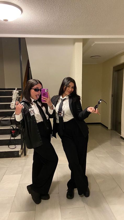 Security Guard Costume Woman, Mib Agent Costume, Me In Black Costume, Halloween Costumes Simple Women, Halloween Suit Costumes, Men And Black Costume Women, Fbi Halloween Costume Women, Career Day Outfit Ideas, Men And Black Costume