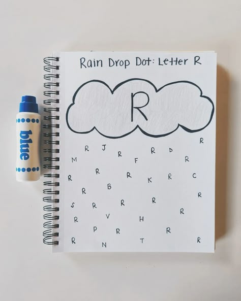 Melissa • Oh Hey Let's Play on Instagram: “Rain Drop Dot: Letter R • Here is a fun and simple journal activity you can set up to work on letter recognition! I chose letter R for…” Letter R Prek Activities, Learning The Letter A Activities, Alphabet Fun Activities, Learn Abc Activities, Letter R Activities For Toddlers, Recognizing Letters Preschool, Oh Hey Lets Play Journal, R Is For Craft, Letter R Preschool Activities