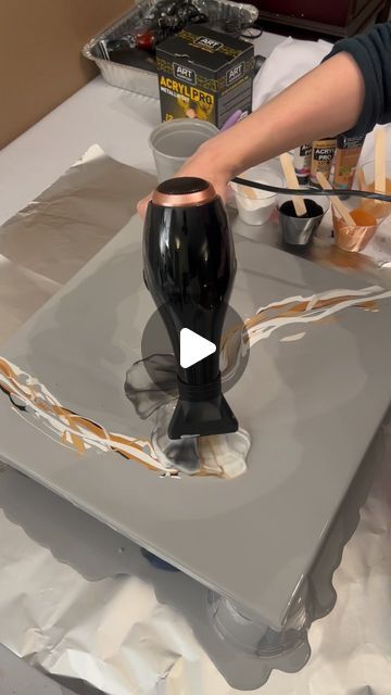 Acrylic Fluid Painting, Black And Gold Art Paint, Paint Pouring Ideas, Gold And Black Painting, Fluid Art Ideas, Acrylic Pour Painting Ideas, Pour Painting Ideas, Painting Techniques Canvas, Pouring Acrylic Paint