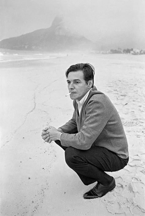 Tom Jobim in Ipanema. #Rio, I love you! Bossa Nova Music, Arte Jazz, Cool Jazz, Rock N’roll, Music Images, Bossa Nova, Music Photo, Music Film, Jazz Music