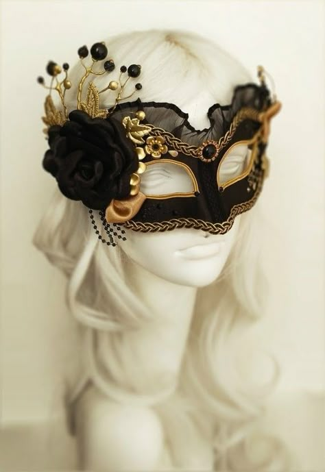 Black And Gold Masquerade Mask, Masquerade Outfit Ideas, Masquerade Ball Outfits, Masquerade Ball Masks, Gold Masquerade Mask, Masquerade Outfit, Masquerade Prom, Masquerade Ball Mask, Masquerade Theme