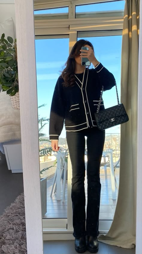 ouftits inspo daily Chanel Inspired Work Outfit, Chanel Outfit Winter, Channel Cardigans, Channel Outfits Aesthetic, Daily Winter Outfits Casual, Chanel Old Money Outfit, Channel Clothes Outfits, Chanel Outfits Women Casual, Old Money Winter Fashion