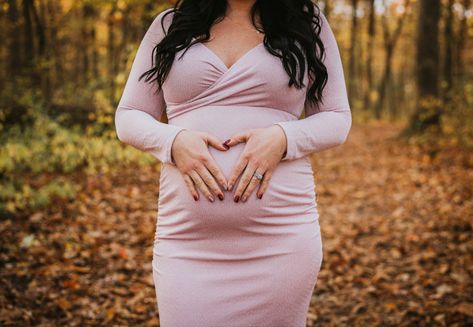 Maternity Photo Shoot Single Mom, Maternity Poses Single Outdoor Fall, Maternity Photo Shoot Ideas By Yourself, Maternity Pictures For Single Moms, Cute Maternity Poses Single, Maternity Photoshoot Ideas Single Mom, Cute Maternity Poses, Maternity Picture Ideas Single Mom, Maternity Photoshoot Mom Only