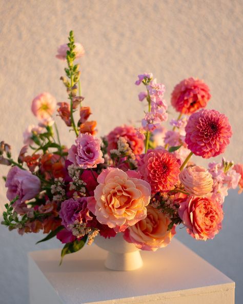 Bright bridal bouquet, modern, Spring  wedding inspiration, pastel color, clematis, garden roses, ikebana, centerpiece, clover, lisianthus, orange, mauve, green, dusty pink, orange, pink, lavender, purple, yellow, pink, peach, snapdragon, ranunculus, jasmine, dahlia, flowers, flowers, tablescape, ground arrangement, ceremony, reception, pedestals, California, wedding, bride, bridal bouquet, organic, luxury, modern, elevated, modern bride, flower design, florist, arch, ceremony, bouquet, loose Sweetheart Table Florals Simple, Fuchsia Floral Arrangements, Burgundy Pink Wedding Flowers, Pink Orange Teal Wedding, Pink And Orange Spring Wedding, Colorful Floral Table Arrangements, Peach Pink Orange Wedding Flowers, Bright Spring Wedding Florals, Fall Pink Wedding Flowers