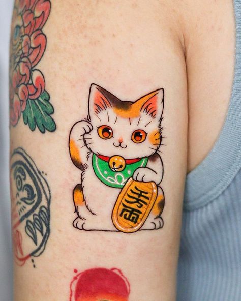 ༶𝗬𝗼𝗼𝗻༶ | Lucky cat Maneki neko🐱🎏✨ | Instagram Lucky Cat Tattoo, Lucky Tattoo, The Ink Spots, 9 November, Kawaii Tattoo, London Tattoo, Asian Tattoos, Japanese Cat, Line Work Tattoo