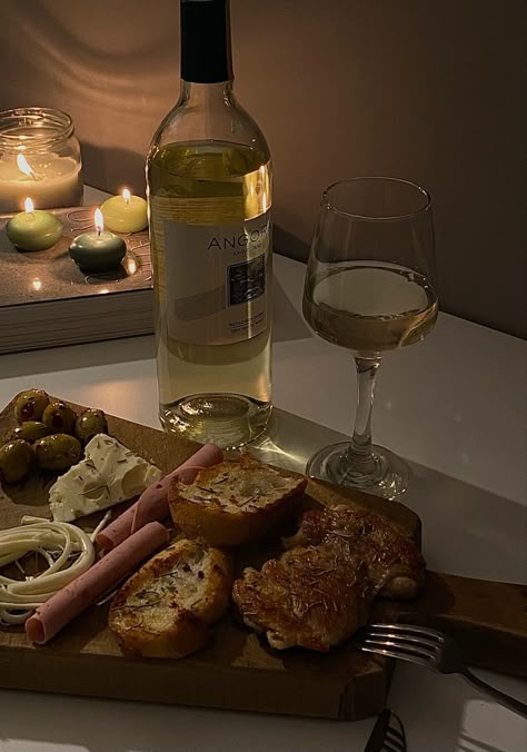 Cooking Dinner Aesthetic, Night At Home Aesthetic, Dinner With Girlfriends, Romantic Cooking, Wine At Night, Date Food, Wine Aesthetic, Dinner Aesthetic, Pasta Night