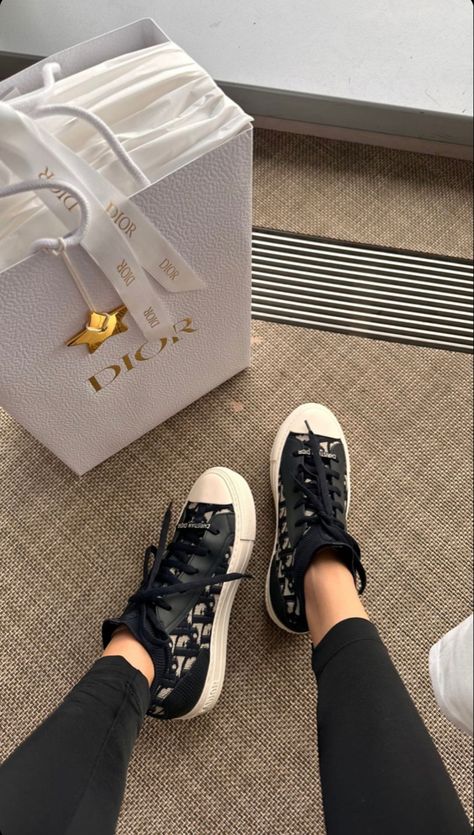 Dior Shoes Women, Old Money Sneakers, Dior Shoes Outfit, Luxury Sneakers Women, Tenis Dior, Dior Outfit, Dior Store, Dior Sneakers, Cute Couple Outfits