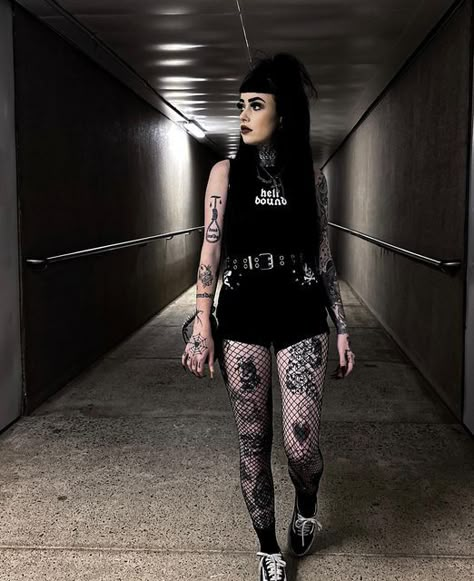 Goth Summer Fashion, Black Metal Concert Outfit, Dark Festival Outfit, Goth Concert Outfit Ideas, Aftershock Festival Outfit, Summer Metal Concert Outfit, Metal Fashion Women, Goth Festival, Goth Festival Outfit Summer