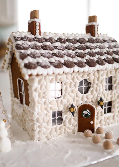 Classic Cottage gingerbread House Template Easy DIY Holiday Decor - Etsy Cardboard Gingerbread Houses, Cottage Gingerbread House, Build Dollhouse, Gingerbread House Aesthetic, Gingerbread Diy Crafts, White Gingerbread House, Cardboard Gingerbread, Easy Gingerbread House, Cardboard Gingerbread House