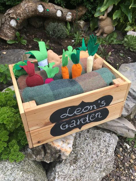 Felt Vegetable Garden, Felt Plants, Felt Garden, Garden For Kids, Diy Felt Crafts, Felt Garlands, Felt Kids, Flowers Felt, Kids Garden