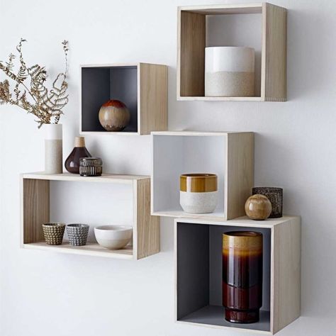 35 idées de bibliothèque modulable Wooden Shelf Design, Float Shelf, Cube Wall Shelf, Etagere Cube, Diy Wand, Regal Design, Wall Shelves Design, Floating Wall Shelves, Estantes Flotantes