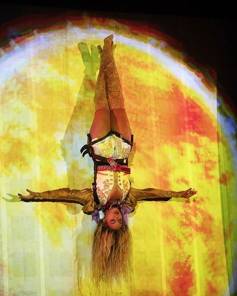 #Beyonce performed #6Inch last night while hanging upside down #FORMATIONWorldTour #NewJersey 👑 Vids ➡️ 6 Inch Beyonce, Beyonce Formation Tour, Beyoncé Hot, Beyonce Flawless, Beyonce Beyhive, Formation Tour, The Formation World Tour, Alien Superstar, Formation World Tour