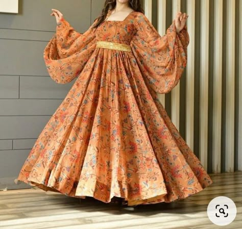 Frock Long Design, Eid Wear For Women, Frock Ideas For Women Pakistani, Eid Dress Designs Ideas, Long Frok, Frock Design Ideas, Long Frocks Designs, डिजाइनर कपड़े, Simple Long Dress