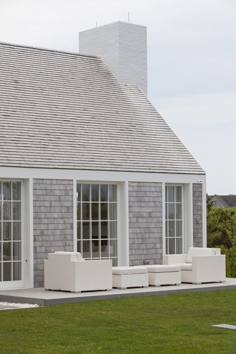 Nantucket Exterior, Shingle House Exterior, Jacobsen Architecture, Nantucket Cottage, Shingle House, Nantucket Massachusetts, Nantucket Home, Beautiful Small Homes, Shingle Exterior