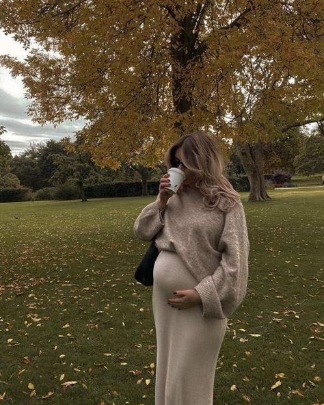 Women Pregnant Outfits, Maternity Dinner Outfit Winter, Baby Mama Outfits, Short And Pregnant, Scandi Maternity Style, Sweater Over Dress Outfit Maternity, Early Pregnancy Outfits Winter, Dressy Pregnancy Outfits, Preggo Fashion Winter