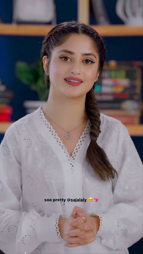 Hairstyle With Kurti For College, Sajal Ali Hairstyles, Pakistani Hairstyles For Eid, Hairstyle With Suit, Eid Hairstyles, New Stylish Dress, Chic Bun, Beauty Makeover, Traditional Blouse Designs