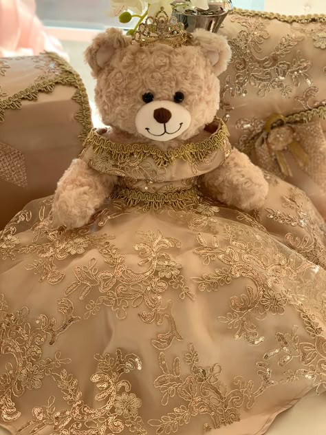 Champagne Quinceanera Theme, Gold Quinceanera Theme, Quince Gifts, Champagne Quinceanera, Beauty And The Beast Quince, 15 Party Ideas Quinceanera, Champagne Quince, Quince Pictures, Sweet 15 Party Ideas Quinceanera