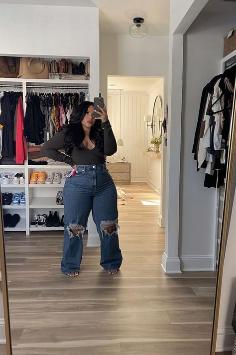 Plus Size Fall Black Women, Curve Going Out Outfits, How To Style Clothes Plus Size, Outfit Inspired Plus Size, Summer Outfit Ideas Black Women Casual, Comfy Shoes Outfit, Size 12 Black Women Outfits, Plus Size Flare Jeans Outfits Casual, Plus Size Outfit Black Women