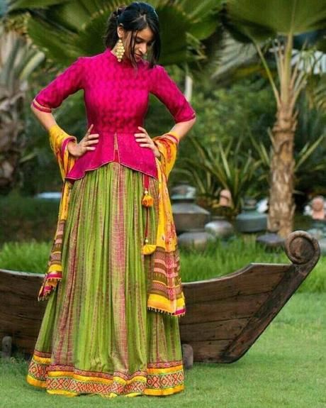 Choli Blouse Design, Long Blouse Designs, Sari Design, Lehenga Blouse Designs, Blouse Design Images, Half Saree Designs, Choli Designs, Long Dress Design, Indian Gowns Dresses