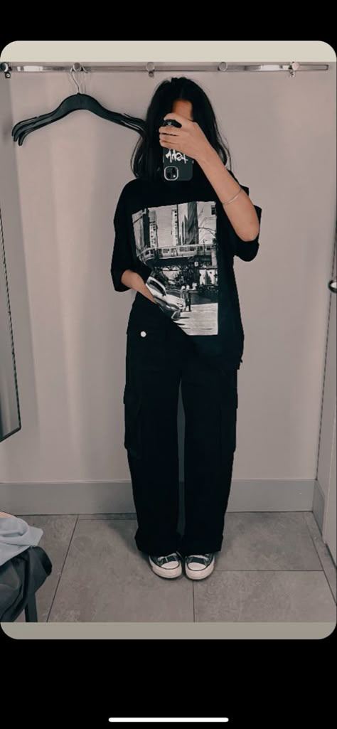 Baggy Outfit Woman Aesthetic, Casual Outfits Oversized Tshirt, Black Baggy Clothes Aesthetic, Black Baggy Outfit Aesthetic, Cool Oversized Outfits, Oversize Clothes Aesthetic, Black Baggy Shirt Outfit, Oversized Tshirt Outfit Style, Oversized T Shirt For Women