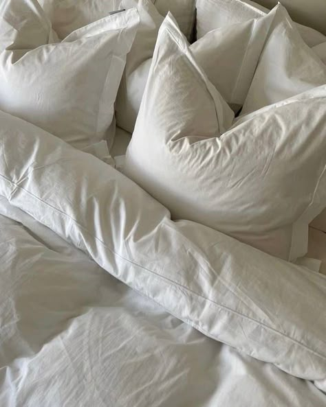 Sunday Reset, White Sheets, Vanilla Girl, Clean Girl Aesthetic, New Energy, White Bedding, Clean Girl, Fresh And Clean, Bedroom Inspo