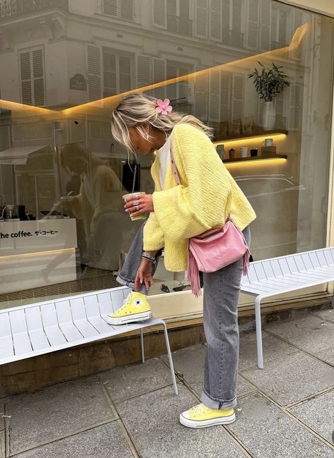 Fun Pink Outfits, Neue Outfits, Yellow Outfit, Outfits With Converse, Mode Casual, Sporty Chic, 가을 패션, Autumn Outfit, Colourful Outfits