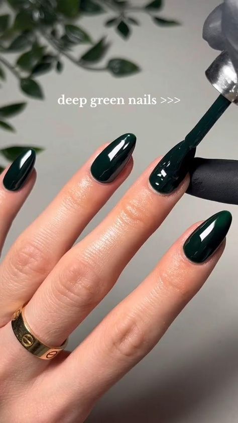 #BEAUTY, #RELATIONSHIPS #Fashion #Animals #Outfits #Winter Outfits #Animals Green Nails For Christmas, Dark Green Christmas, Blue Stiletto Nails, Shiny Nails Designs, Dark Green Nails, Super Cute Nails, May Nails, Classic Nails, Gel Nail Colors