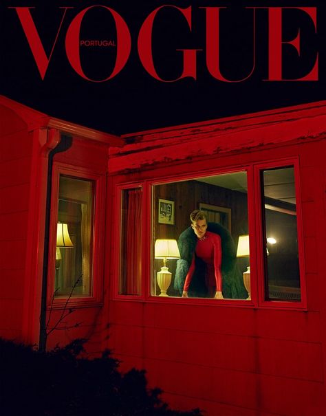 Plakat Design Inspiration, Editorial Design Magazine, Carmen Dell'orefice, Fashion Design Inspiration, Vogue Portugal, Vogue Magazine Covers, I See Red, Toni Garrn, Red Rooms