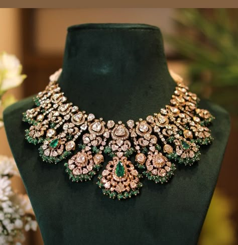 Polki Jewellery Brides, Indian Brides Jewelry, Bridal Jewelry Sets Brides, Bridal Diamond Necklace, Kundan Jewellery Bridal, Indian Wedding Jewelry Sets, Neck Pieces Jewelry, Gold Earrings Models, Fancy Jewelry Necklace