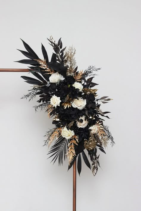 Ivory black gold arch arrangement Halloween wedding Boho - Etsy Polska Arbor Flowers, Black Wedding Flowers, Faux Flowers Wedding, Arch Arrangement, Gold Wedding Flowers, Champagne Wedding Colors, Dark Wedding Theme, Black Wedding Decorations, Gold Bouquet